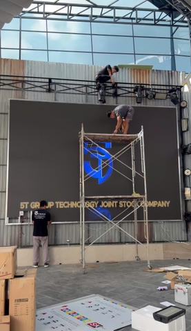 Lắp đặt màn hình P2.5 tại Bear Club Tây Ninh