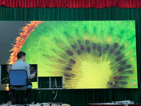 Lắp đặt màn hình P2.5 trong nhà tại UBND Sơn La