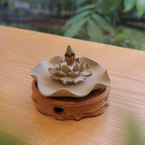 Đĩa trầm hoa sen