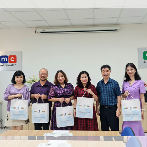 Giảng viên ĐH ngoại thương Hà Nội thăm và làm việc tại công ty VMC Việt Nam