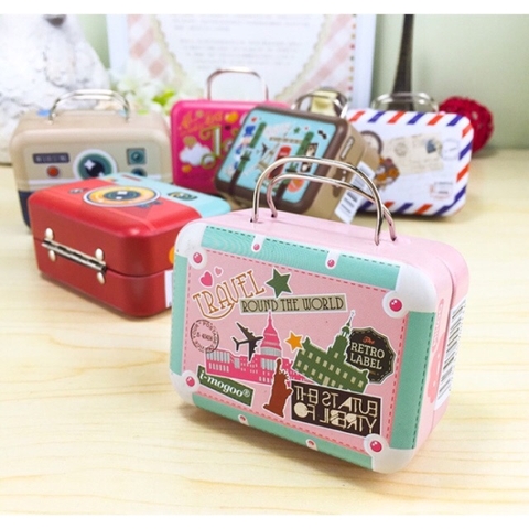 Hộp thiếc nhỏ có quai hình vali