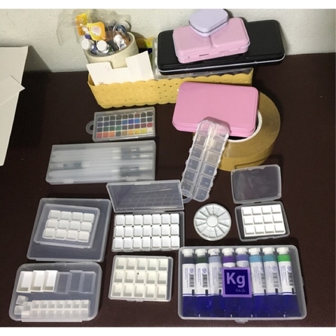 Hộp nhựa rỗng nhỏ gọn tiện lợi