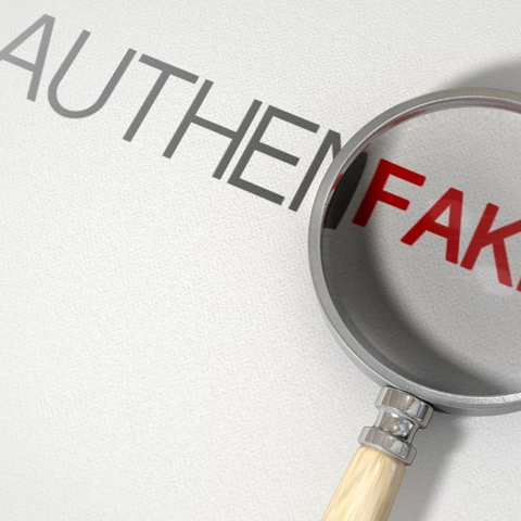 Hàng chính hãng là gì? Phân biệt hàng chính hãng và hàng nhái