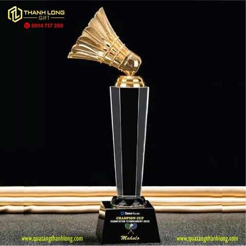 Cúp pha lê đen kim loại thể thao - Cầu lông - Champion Cup