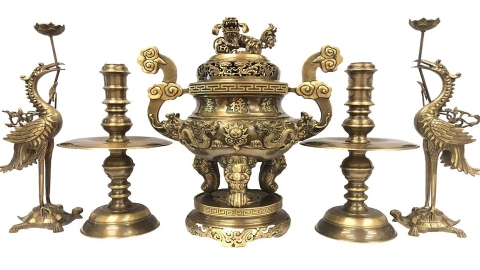 Bộ Đỉnh Đồng Thờ Cúng: Phải Chăng Là Chìa Khóa Đưa Tâm Linh và Phong Thủy Vào Không Gian Sống?