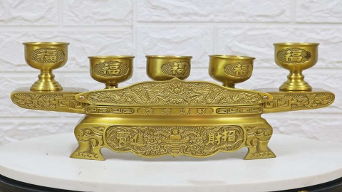 Chén Thờ Đồng: Chìa Khóa Phong Thủy Dẫn Lối Tài Lộc, Bình An Cho Gia Chủ