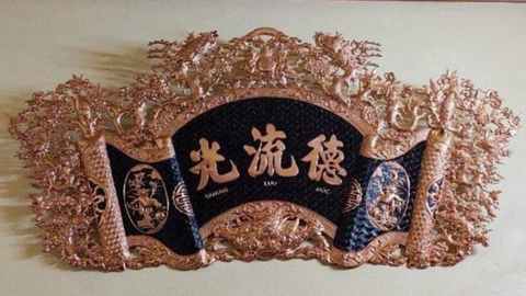 Hòa Quyện Giữa Nghệ Thuật Và Tín Ngưỡng – Câu Đối Cuốn Thư Đồng Tạo Dấu Ấn Riêng