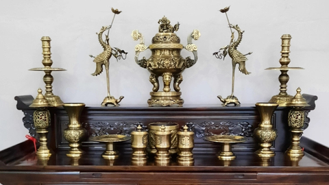 Người Xưa Nói Gì Về Sự Linh Thiêng Của Đồ Đồng Dát Vàng?