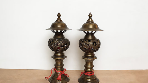 Đèn Thờ Bằng Đồng Trong Tâm Linh: Biểu Tượng Thiêng Liêng Và Ý Nghĩa Tâm Linh