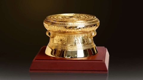 Trống Đồng Mạ Vàng: Hơi Thở Lịch Sử Trong Từng Hoa Văn Tinh Xảo