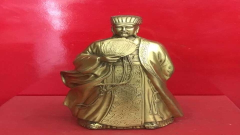 Tượng Đồng Gia Cát Lượng: Linh Hồn Phong Thủy Của Sự Thông Thái và Thịnh Vượng