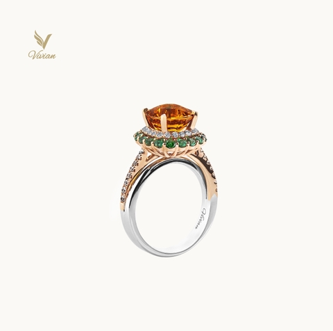 Nhẫn vàng trắng, vàng hồng, viên chủ Sapphire, viên phụ Emerald và kim cương thiên nhiên