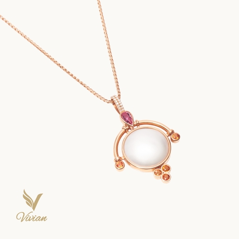 Dây chuyền vàng hồng 18K, gắn Spinel nâu hồng, Sapphire vàng, mặt trai Mabe trên 17 li và kim cương thiên nhiên