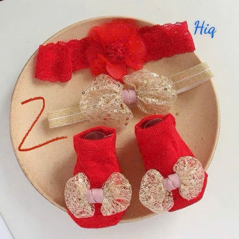 Set  tất kèm 2 tuaban  cho bé