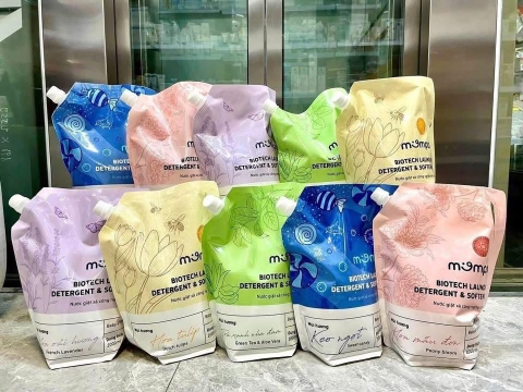 Nước giặt Mompa các màu 2 lít