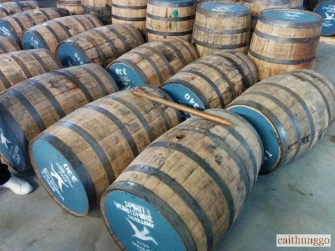 Một Thùng Whisky Chứa Được Bao Nhiêu Chai? Giải Đáp Chi Tiết