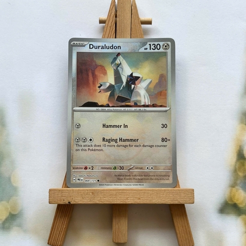Thẻ hình Pokemon Duraludon 069/131 - Lá bài lẻ Prismatic Evolutions Common Reverse Holo tiếng Anh chính hãng