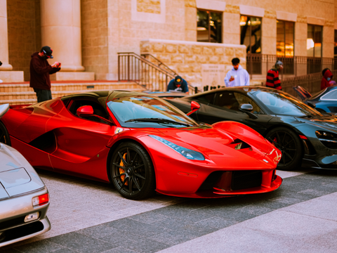 Xe Sang và Giá Trị Thực: Tại Sao Đắt Chưa Chắc Đã Sang?