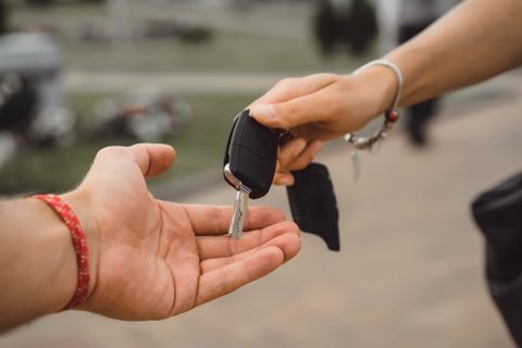 7 Cách Thuê Xe Tự Lái Giá Rẻ Mà Vẫn Đảm Bảo An Toàn Cho Lễ, Cưới Và Công Tác