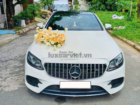 Thuê Xe Hoa Mercedes 4 Chỗ Tại TP.HCM Xe Cưới Sang Trọng
