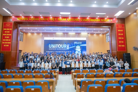 Unitour 2025 rực rỡ tại trường Đại học Công nghệ Giao thông vận tải