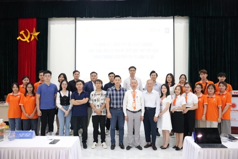 Lễ tổng kết thực tập và trao thưởng cho sinh viên có thành tích học tập tốt của khoa TMĐT&KTS trường Đại học Đại Nam