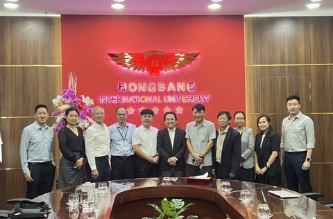 Trường Đại học Hồng Bàng đồng hành cùng VECOMNET