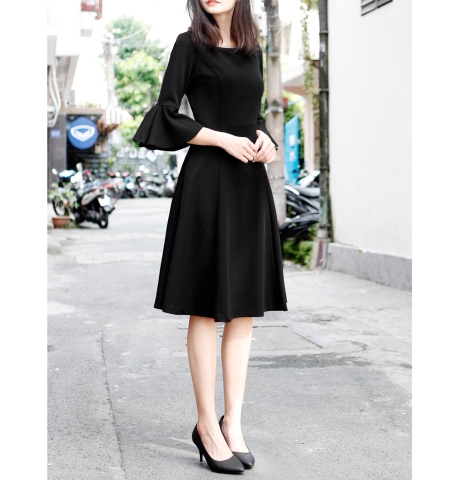 Đầm White Black Cổ Thuyền Tay Lở Loe Tùng Xòe- U0410241018