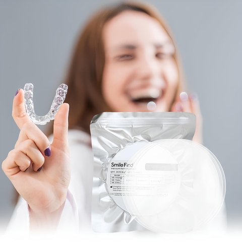 TẤM NHỰA ÉP KHAY CHỈNH NHA 3 LỚP (0,76mm). Tấm chỉnh nha, 3 lớp
cấu trúc. Đóng gói 20 tờ/túi, hình tròn đường kính 125mm , độ dày 0,76mm.