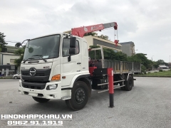 Cẩu Unic 5 tấn 6 khúc UR-V556K lắp trên Hino 500 FG8JP8A