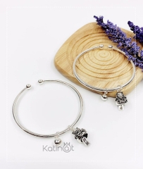 Lắc tay bạc có treo mèo thần tài