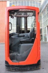 Xe nâng Reach truck 1.6 tấn BT RRE160CC. Khung Triplex 7000mm, Sản xuất 2012