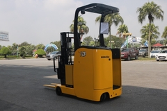 Xe nâng Reach truck cũ 1.3 tấn Komatsu FB13RS-14. Khung V2500. Sản xuất 2011. Mã XC.R13KOS25.00467