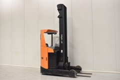 Xe nâng điện cũ Reach truck ngồi lái 2.0 tấn RRE200. Khung Triplex 8500mm.​​​ Sản xuất 2010.