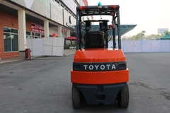 Xe nâng điện cũ 3.5 tấn Toyota 7FBJ35. Khung V3000. Sản xuất 2016. Mã XC.B35TOS30.00493