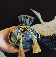 Túi quà xinh xắn có dây rút họa tiết sóng Sakura vải nhũ kim