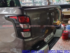 VIỀN ĐÈN SAU XE MITSUBISHI TRITON 2018 THÁI