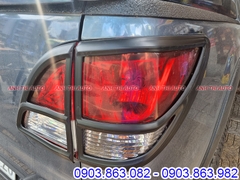 Ốp Viền Đèn Sau Xe Mazda BT50