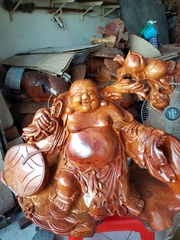 Di Lặc khoác bao tiền vác cành đào gỗ hương
