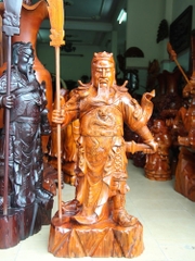 Quan Công đứng 100cm