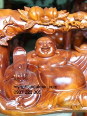 Tượng Phật Di Lặc Ngồi Gốc Đào