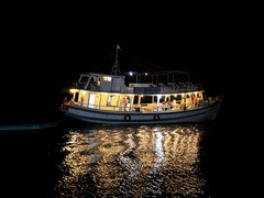 tàu câu mực đêm