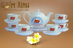 Bộ ấm chén men trắng Bát Tràng dáng ML2 chỉ xanh in logo