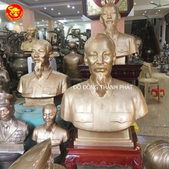 Tượng Hồ Chủ Tịch Bằng Đồng Vàng Diện Đẹp Trưng Bày Tại Nhà Văn Hoá Quảng Ninh