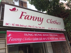 Biển bảng quần áo chữ nổi mica fanny clothes hoàn thiện