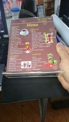 giá đựng menu bằng mica