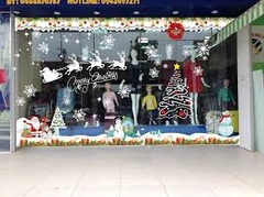 trang trí noel trên cửa kính