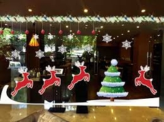 trang trí noel trên cửa kính