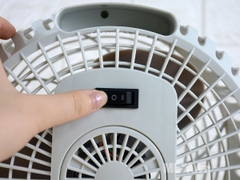 Quạt bàn 9 inch Ching Hai HD606