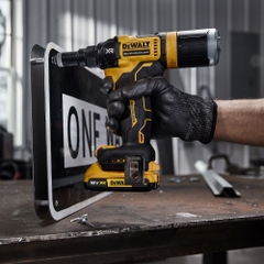 Máy rút rivet dùng pin Dewalt DCF403NT-XJ